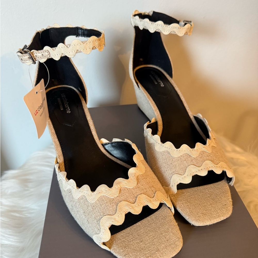Liz Claiborne Babbler Wedge Sandals Women’s Size 9.5 Sand Memory Foam Comfort